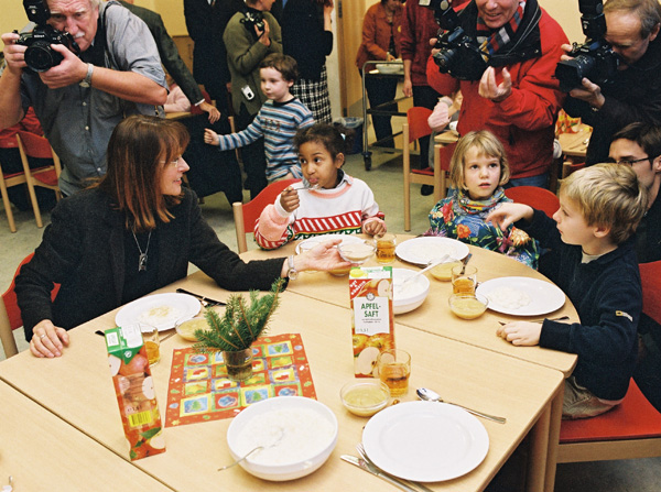 Federal Minister for Education and Research Edelgard Bulmahn Visits an All-Day School (December 15, 2003)